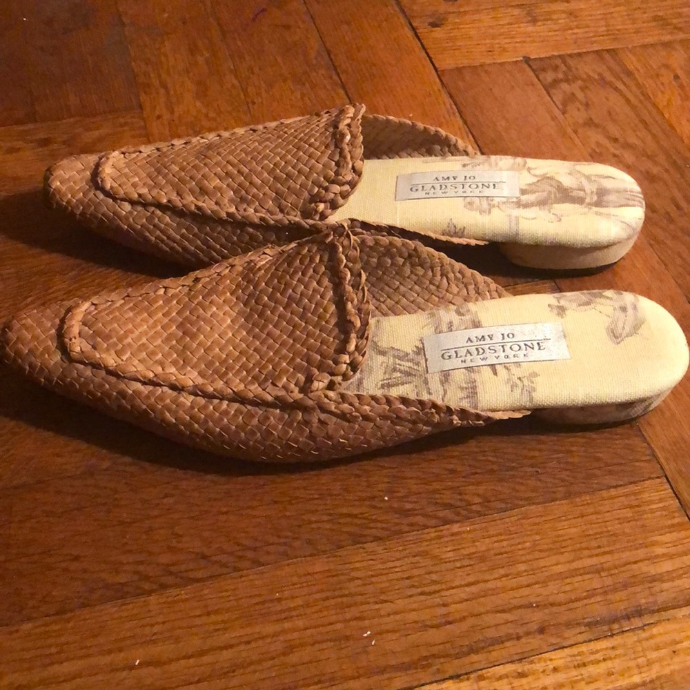 Mule shoes